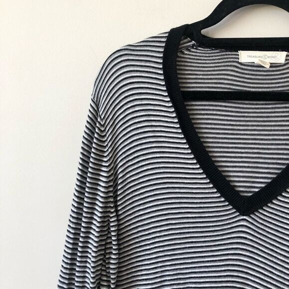 Treasure and Bond Black & White V Neck Knit - Picture 3 of 7